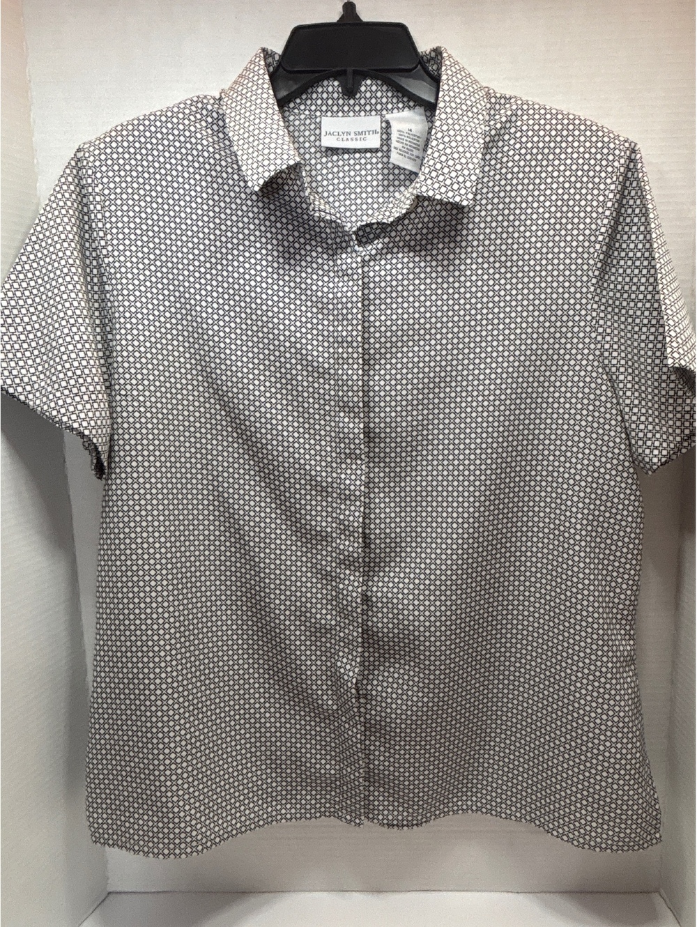 Jaclyn Smith Classic black and white geometric short sleeve blouse
